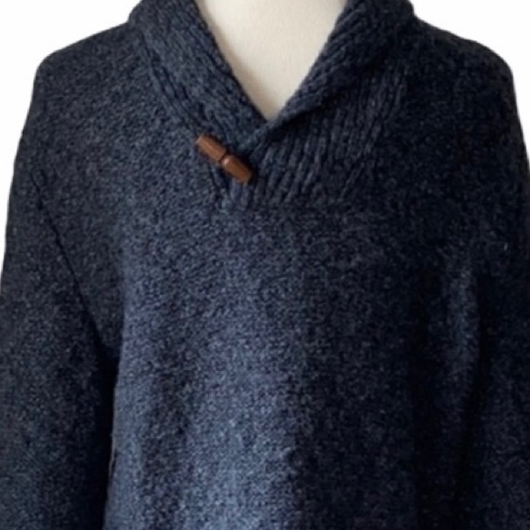 Men’s Banana Republic small gray toggle sweater - like brand new - Picture 2 of 5